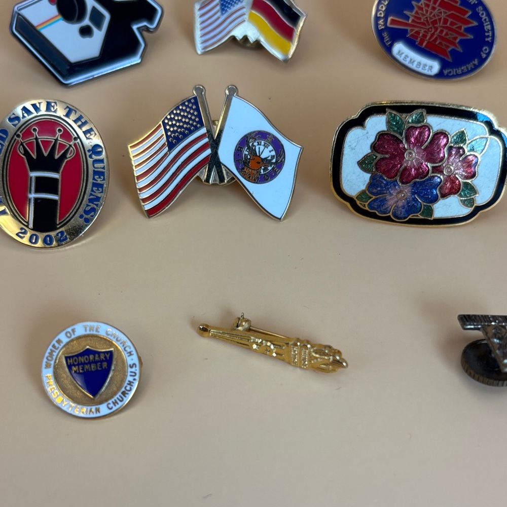 Assorted Enamel Pin Set - Picture 4 of 6